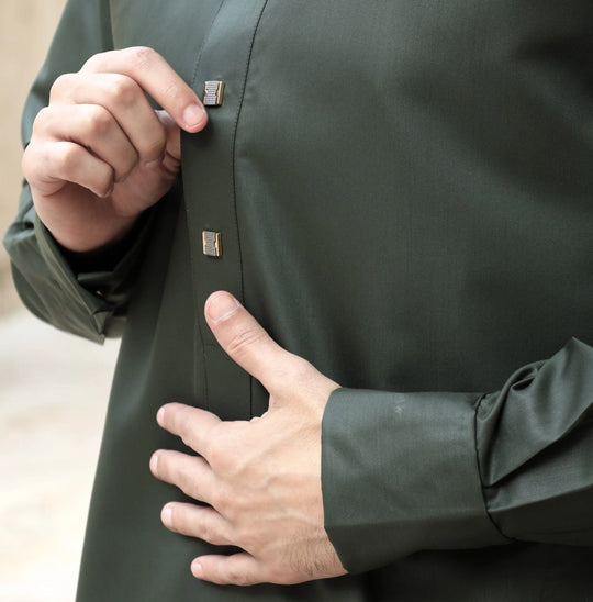 Midnight Green Collar Thobe With Buttons by Al Aniq