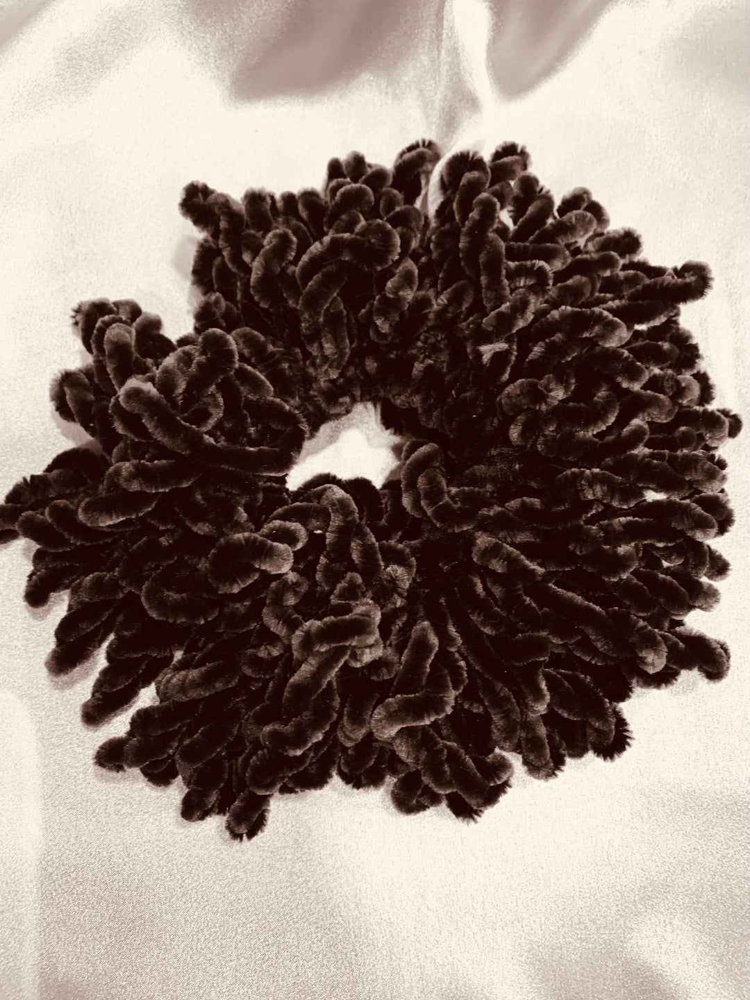 HAIR VELVET SCRUNCHIE/HIJAB VOLUMISER- AC.
