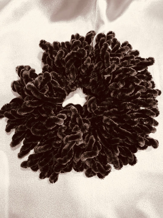 HAIR VELVET SCRUNCHIE/HIJAB VOLUMISER- AC.