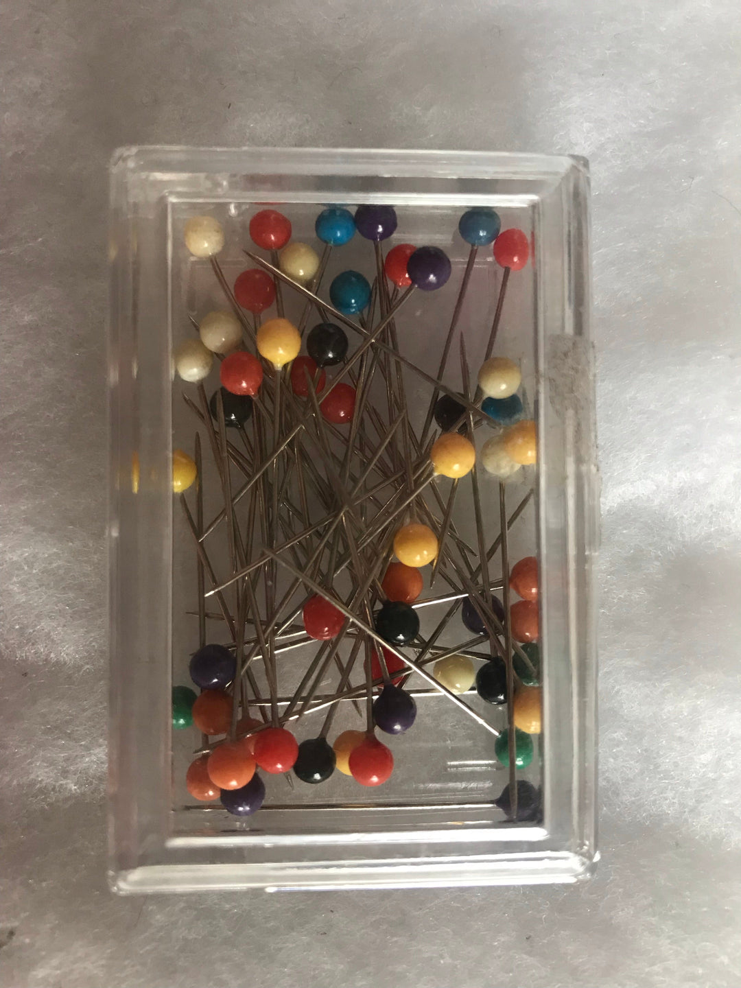 BOX OF ROUND PLASTIC HEAD PINS - MIX