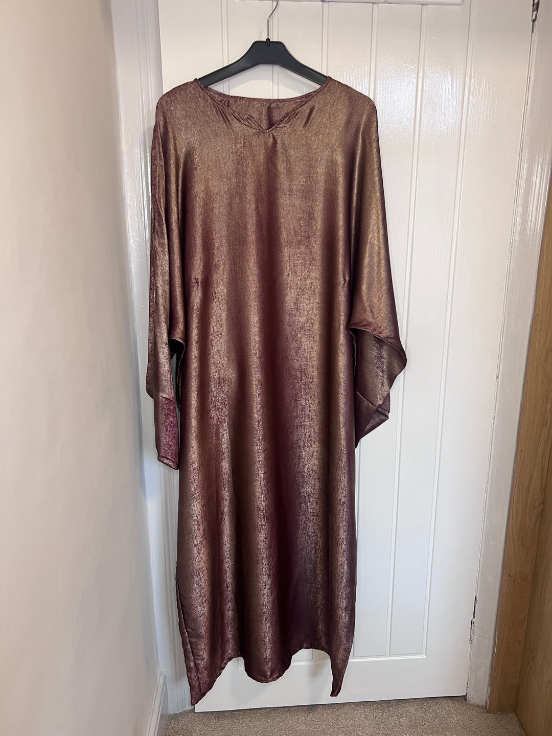 Shimmer Two toned Kaftan with ties in One Size