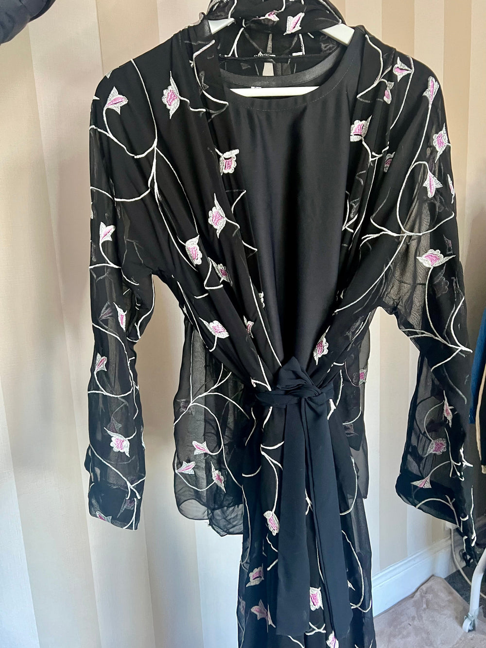 Embroidered Open Abaya with Inner full sleeve slip Set