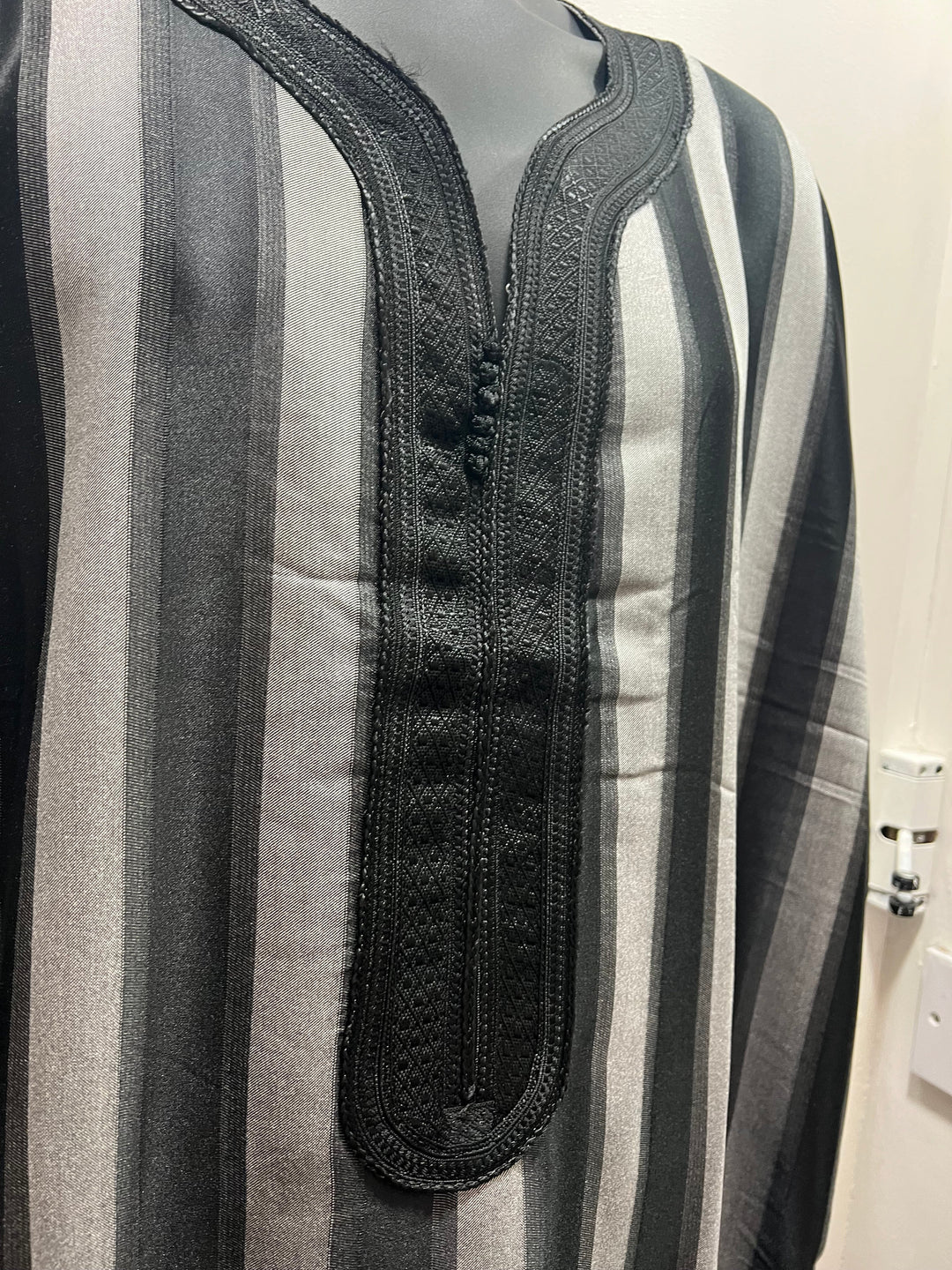 Moroccan Half Sleeve stripe Thobe/ Jubbah - Black & Grey